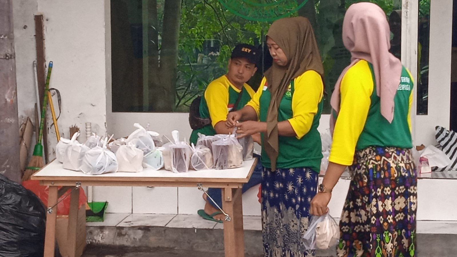 Dokumentasi kegiatan Jumat Berkah Yayasan Ghiroh Kafilul Yatim, foto 5.